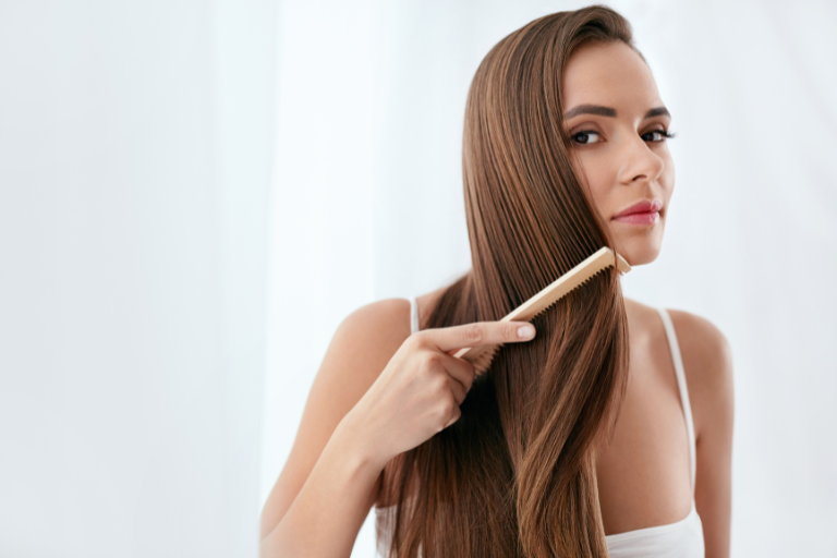 Qual vitamina faz o cabelo crescer?